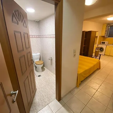 Апартаменты Amazing Studio Next To The Center 10 Mins Walk 123