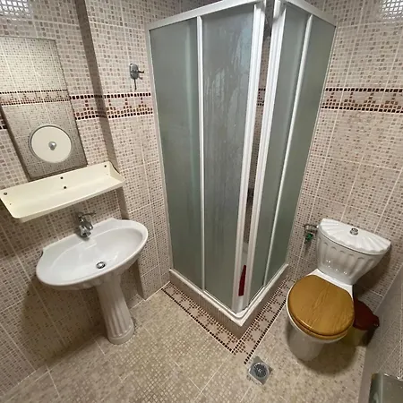 Апартаменты Amazing Studio Next To The Center 10 Mins Walk 123 *