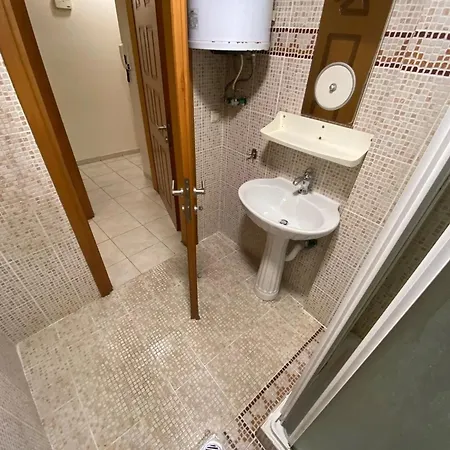 Amazing Studio Next To The Center 10 Mins Walk 123 Апартаменты